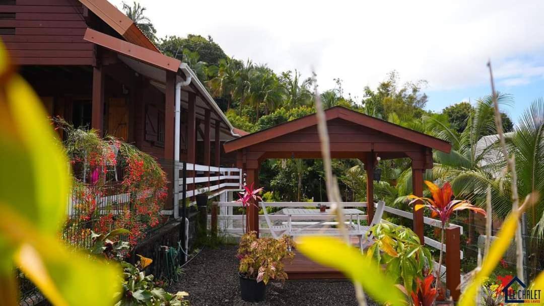 Chalet Des Laves Sainte-Rose Exterior photo